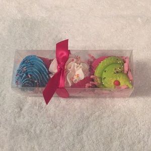 Cupcake bath bombs
